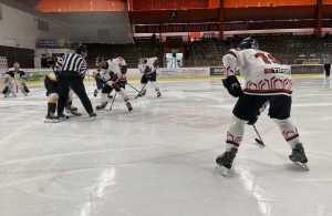 Trnava je jediné slovenské krajské mesto, v ktorom sa nehrá extraligový hokej. Vedenie klubu HK Gladiators Trnava na tlačovej konferencii predstavilo okrem športových cieľov aj finančné, ktoré k chodu klubu neodmysliteľne patria. Zdroj: redakcia Trnava Report