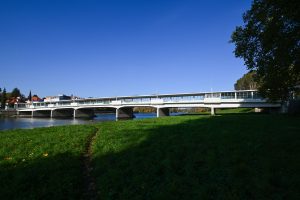 V Piešťanoch začala v sobotu fungovať sezónna kyvadlová doprava Promenáda bus, ktorá má uľahčiť presun medzi Kúpeľným ostrovom a centrom mesta počas dočasnej uzávery Kolonádového mosta. Zdroj: TASR - Martin Medňanský