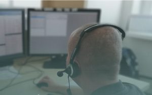 Polícia pravidelne upozorňuje, že zneužívanie či blokovanie tiesňových liniek je absolútne neprípustné a protizákonné. Sú totiž určené pre tých, ktorí pomoc skutočne potrebujú. Napriek upozorneniam sa však aj tak nájdu takí, ktorí si jednoducho nedajú povedať. Zdroj: Polícia SR - Trnavský kraj